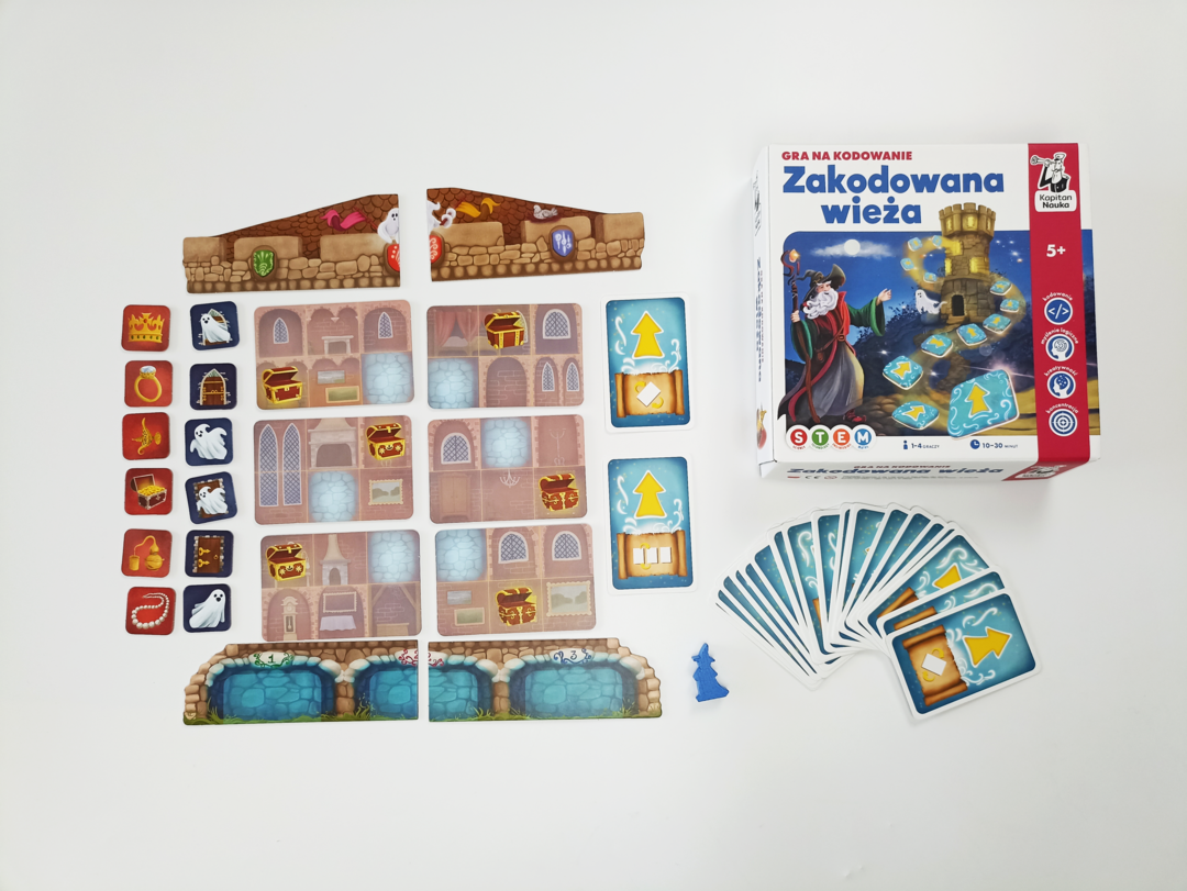 Zawartość pudełka gry Zakodowana wieża: kafelki pomieszczeń, karty programowania ruchu, żetony i pionek czarodzieja